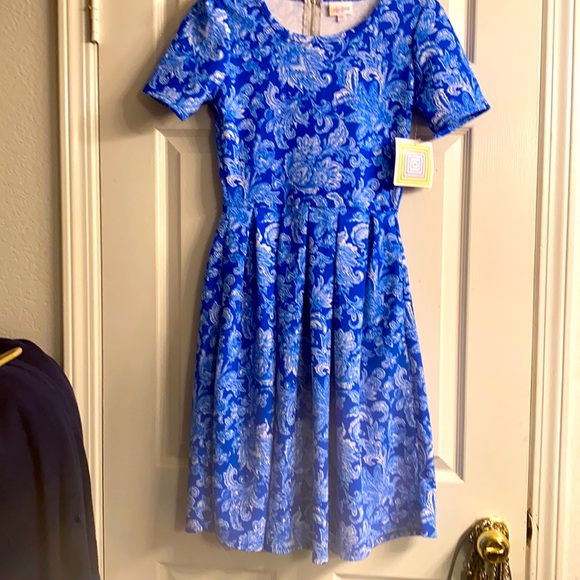 LuLaRoe Dresses & Skirts - 3/$25 NWT LULAROE Dress “Amelia” size XS